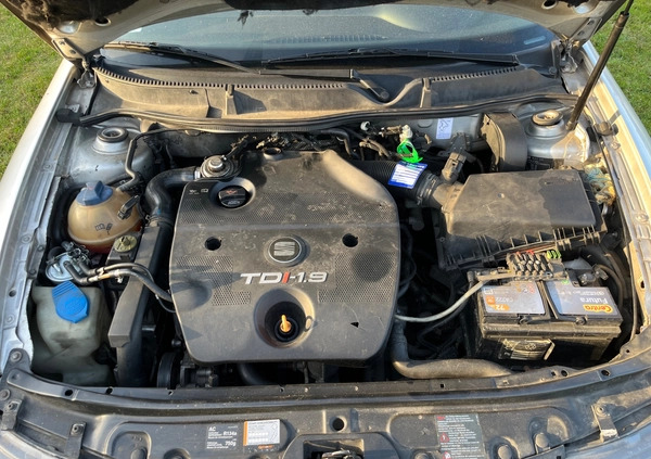 Seat Leon cena 6400 przebieg: 215615, rok produkcji 1999 z Września małe 562